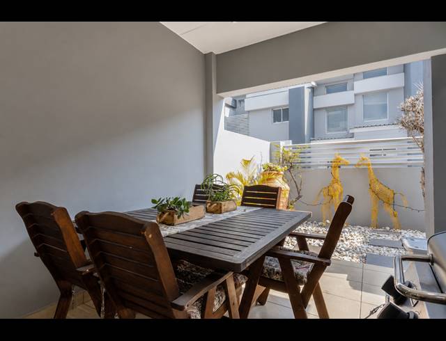 2 BEDROOM TOWNHOUSE FOR SALE IN BRYANSTON